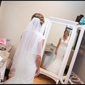 Mermaid, ivory and lace wedding dress